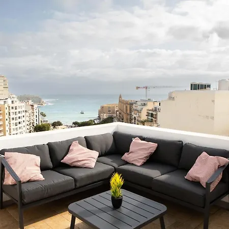 Entire Luxury Townhouse Steps From