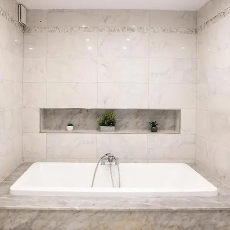 Entire Luxury Townhouse Steps From Vakantiehuis Sliema