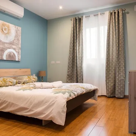 Vakantiehuis Entire Luxury Townhouse Steps From *
