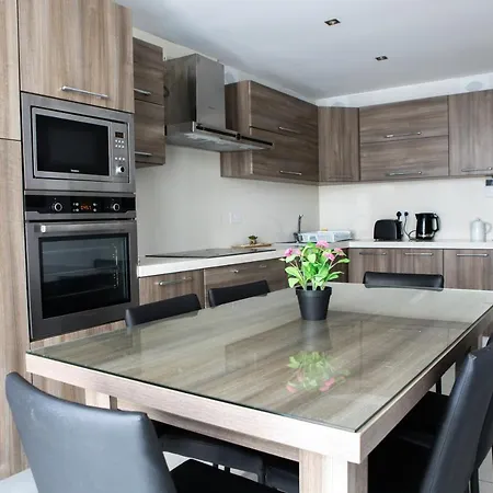 Entire Luxury Townhouse Steps From Holiday home