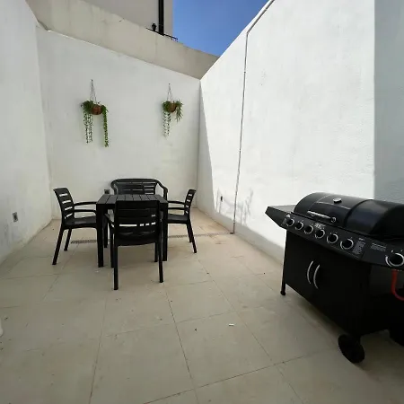 Entire Luxury Townhouse Steps From *