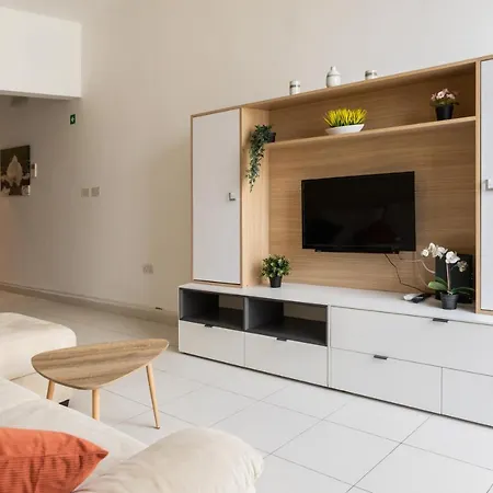 Entire Luxury Townhouse Steps From Holiday home Sliema