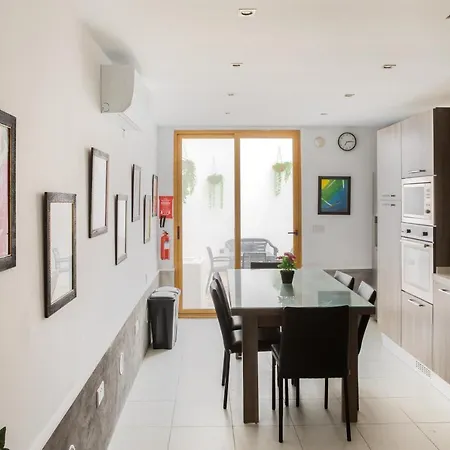 Entire Luxury Townhouse Steps From Vakantiehuis *