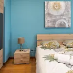 Entire Luxury Townhouse Steps From