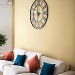 Entire Luxury Townhouse Steps From Дом отдыха Слима