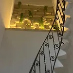 Дом отдыха Entire Luxury Townhouse Steps From