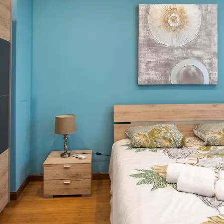 Entire Luxury Townhouse Steps From