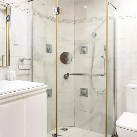 بيت للعطل Entire Luxury Townhouse Steps From سليمة