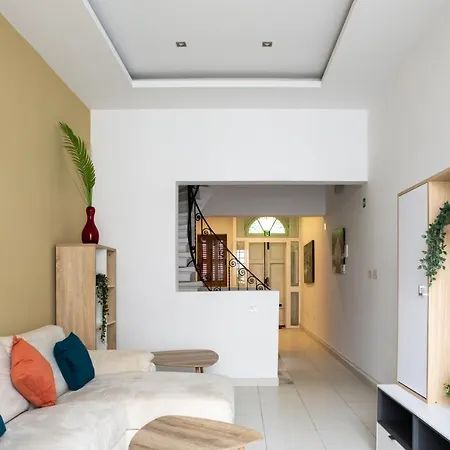 بيت للعطل Entire Luxury Townhouse Steps From *