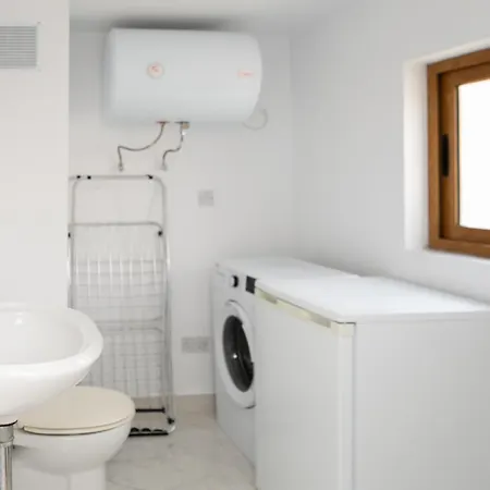 Entire Luxury Townhouse Steps From Feriehus