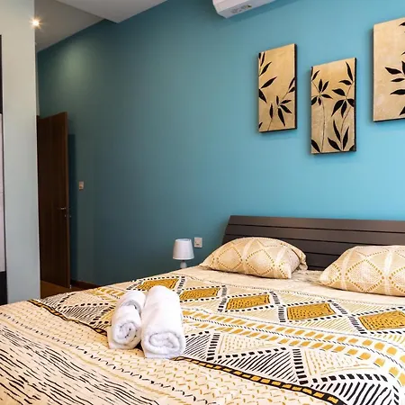 Entire Luxury Townhouse Steps From *