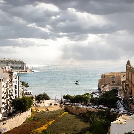 Entire Luxury Townhouse Steps From *