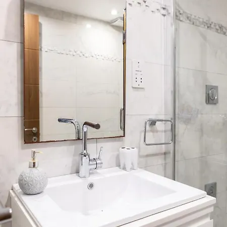 Entire Luxury Townhouse Steps From * سليمة