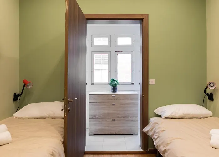 Vakantiehuis Entire Luxury Townhouse Steps From Sliema