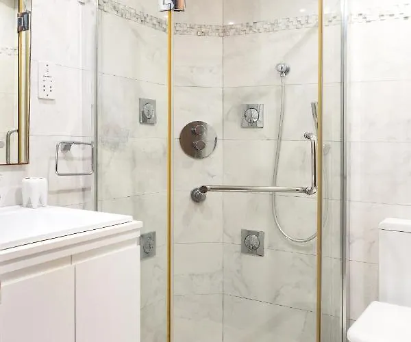 Vakantiehuis Entire Luxury Townhouse Steps From Sliema