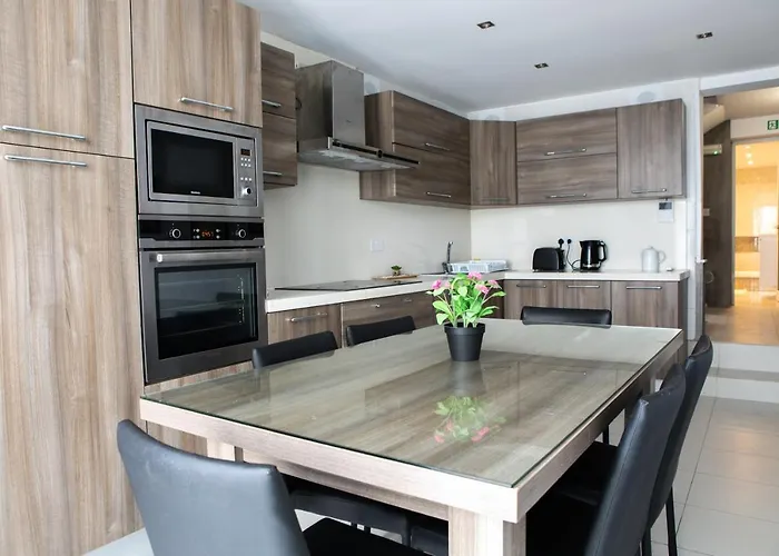 Entire Luxury Townhouse Steps From Vakantiehuis