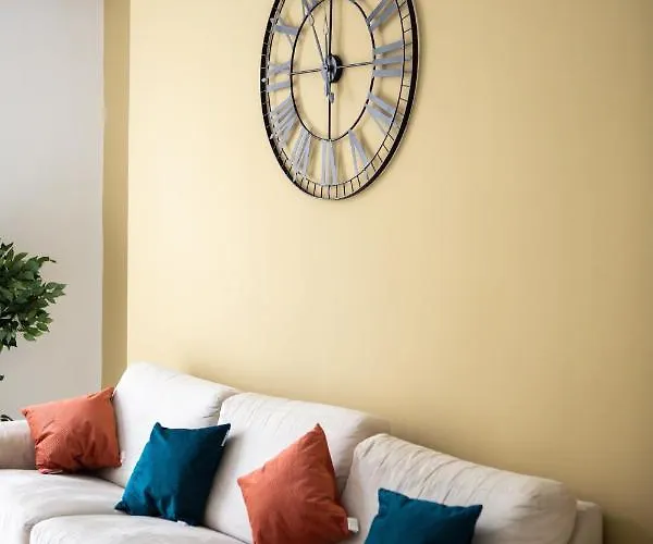 Entire Luxury Townhouse Steps From Vakantiehuis Sliema