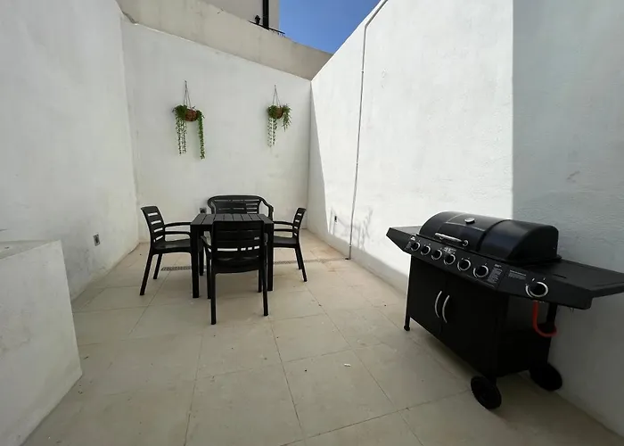 Entire Luxury Townhouse Steps From *