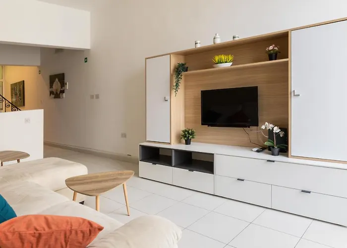 Entire Luxury Townhouse Steps From Vakantiehuis Sliema