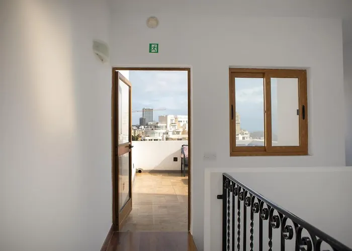 Entire Luxury Townhouse Steps From *