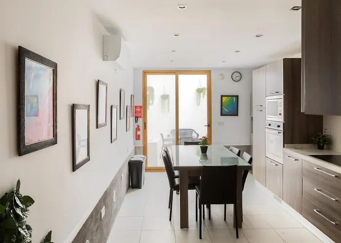 Entire Luxury Townhouse Steps From Vakantiehuis *