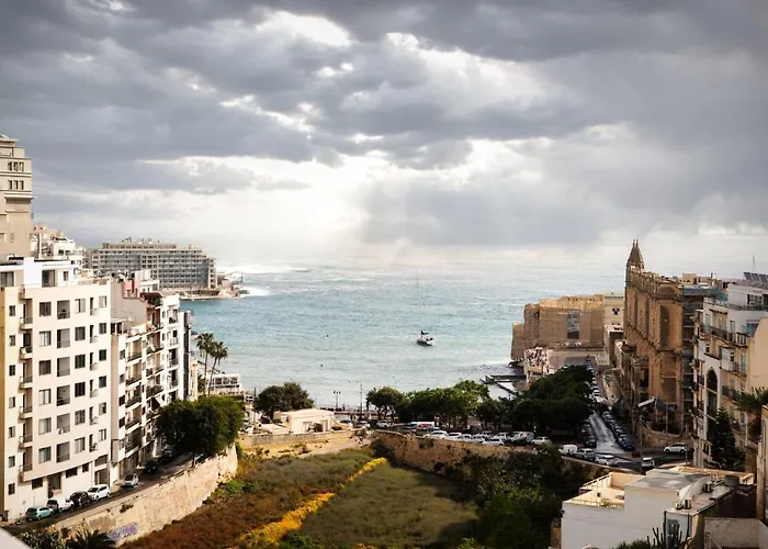 Entire Luxury Townhouse Steps From *