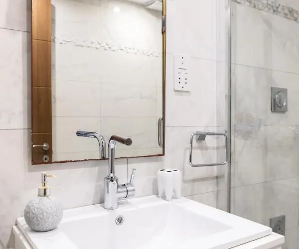 Entire Luxury Townhouse Steps From * Sliema