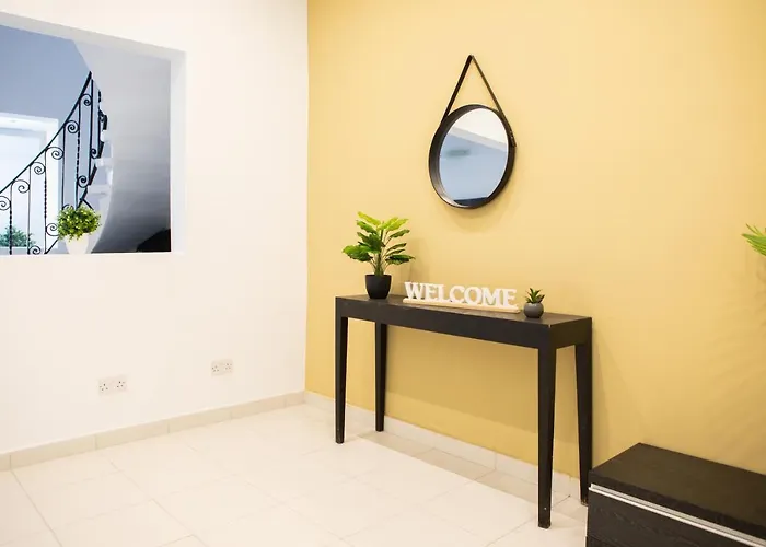 Vakantiehuis Entire Luxury Townhouse Steps From *