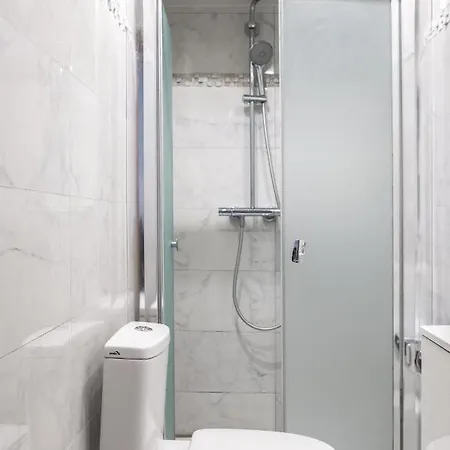 Entire Luxury Townhouse Steps From Nyaraló