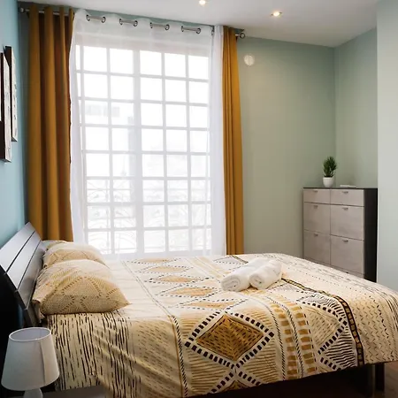 Entire Luxury Townhouse Steps From Nyaraló